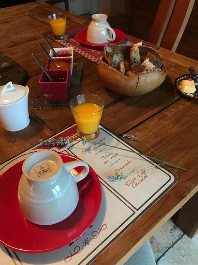 Bed and Breakfast La Gravinette Cruet Экстерьер фото