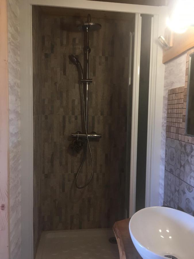 Bed and Breakfast La Gravinette Cruet Экстерьер фото