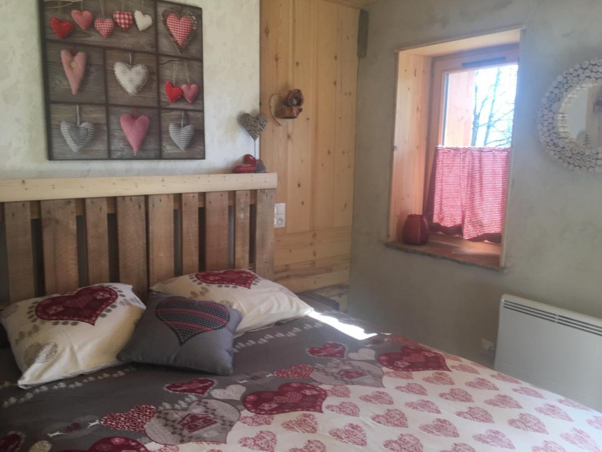 Bed and Breakfast La Gravinette Cruet Экстерьер фото