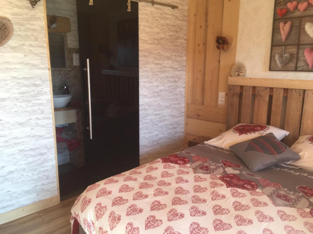 Bed and Breakfast La Gravinette Cruet Экстерьер фото