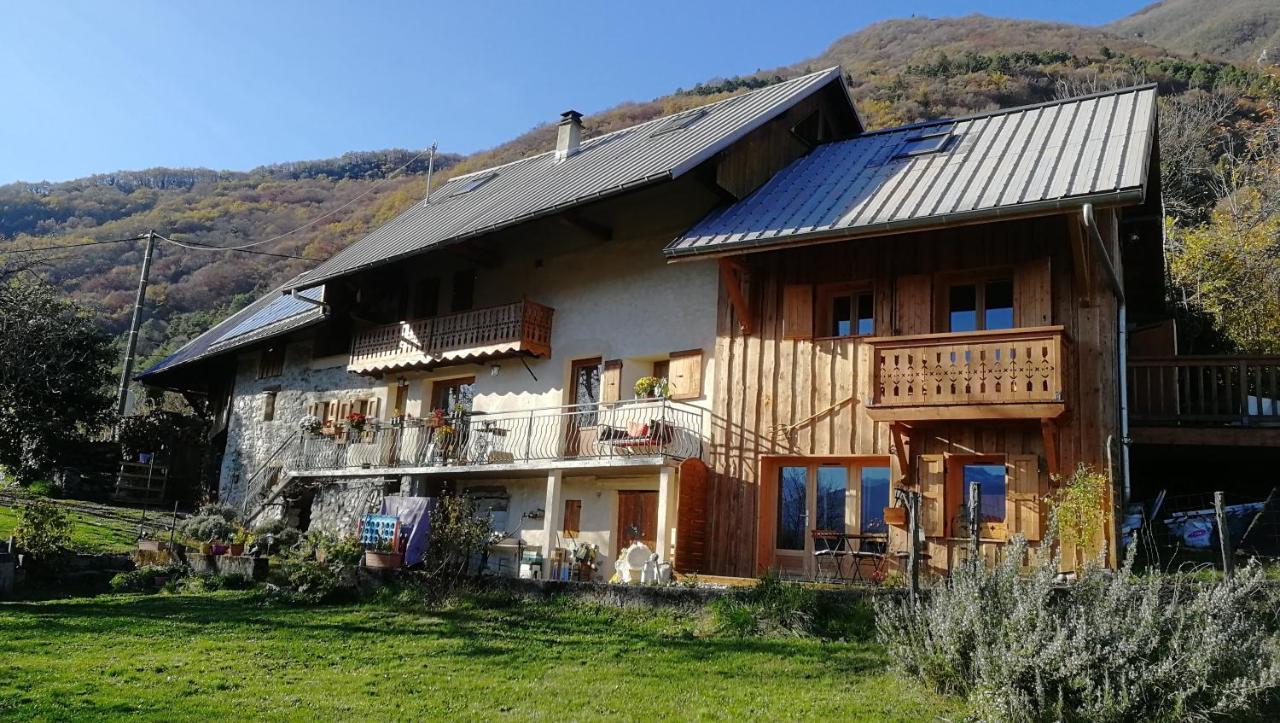 Bed and Breakfast La Gravinette Cruet Экстерьер фото